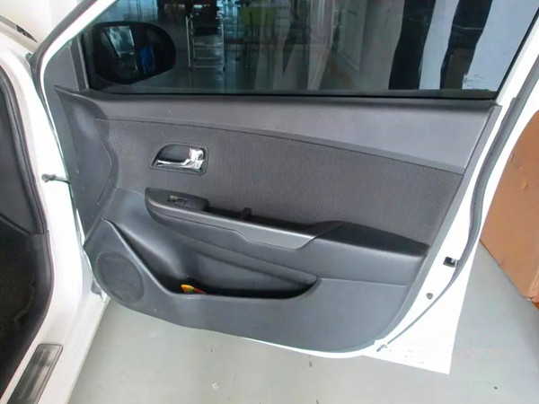 腾出空间享受生活起亚K2无损汽车音响改装劲浪潍坊成功音响改装