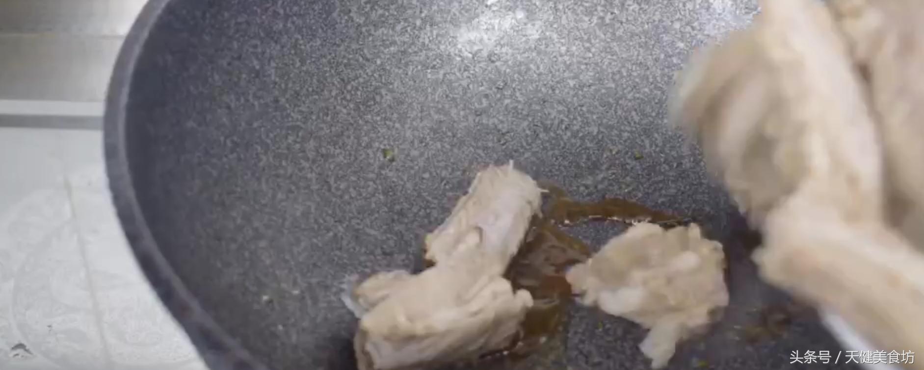 怎样做排骨焖饭不柴软烂好吃,爱吃排骨的一定要收藏不用一滴油