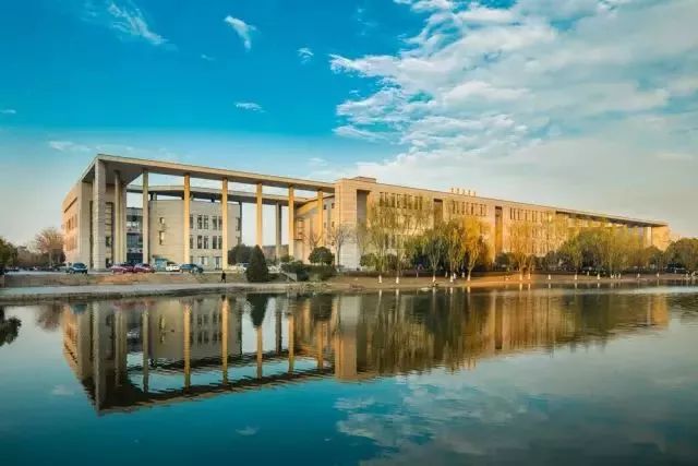 浙江图书馆怎么免费借书,24小时图书馆可以自助借书吗