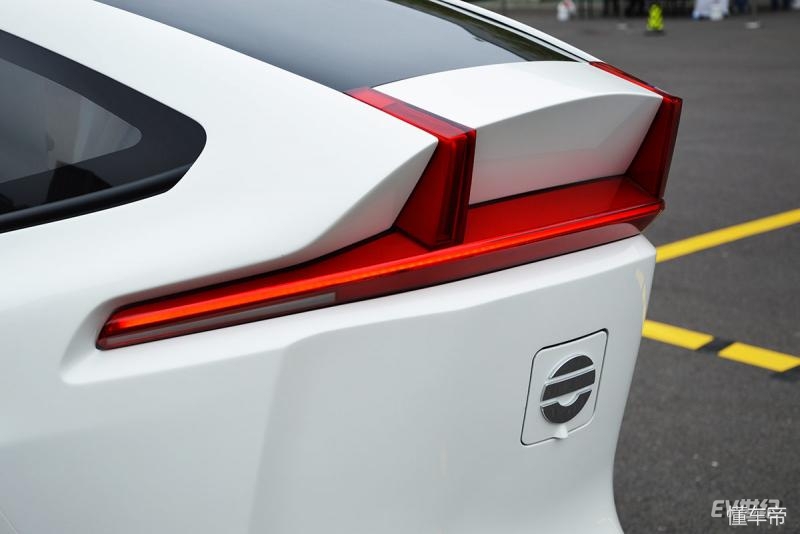 体验感极强的电动车,现代感很强的两轮电动车