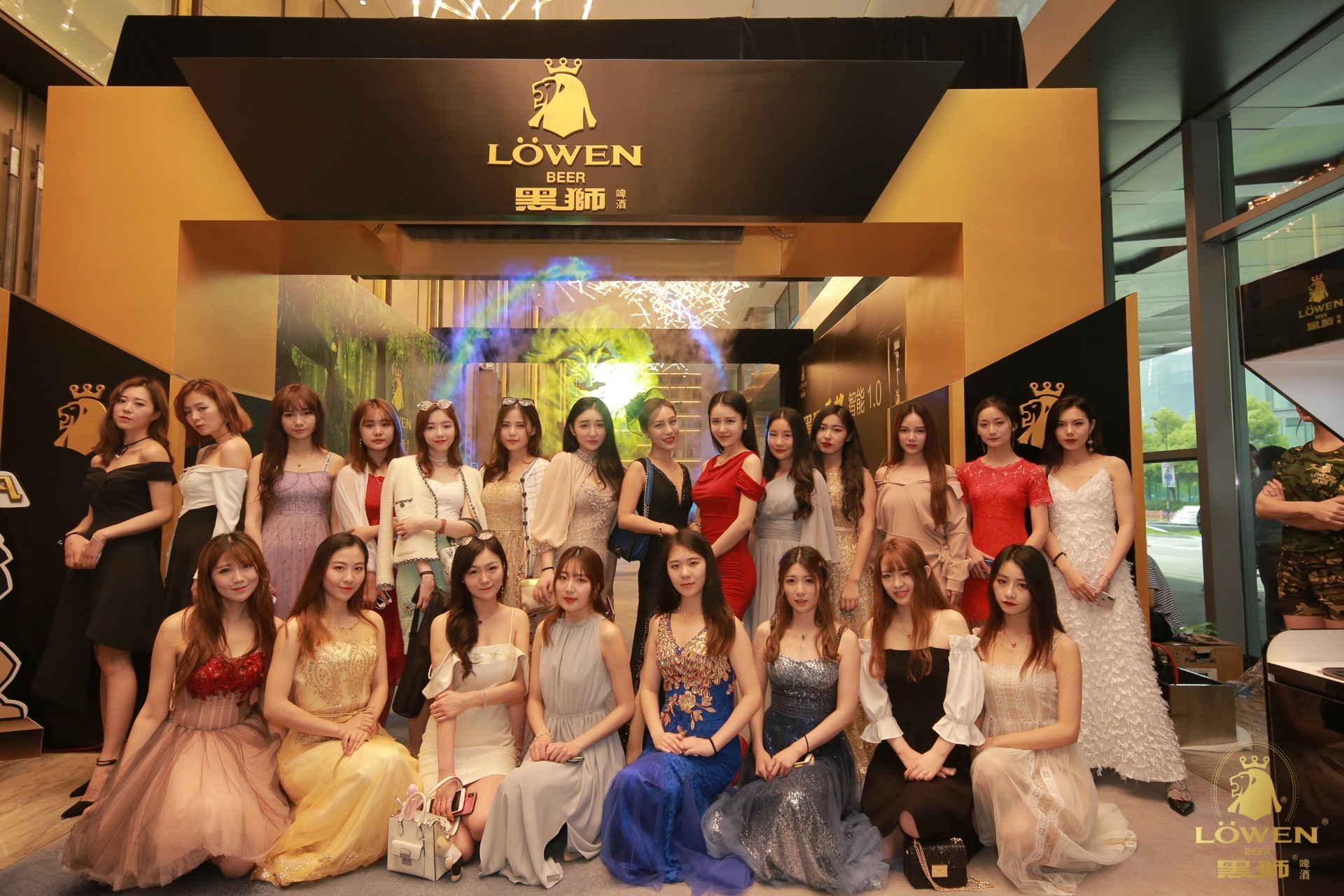 雪花黑狮原浆啤酒,网红直播饮白酒