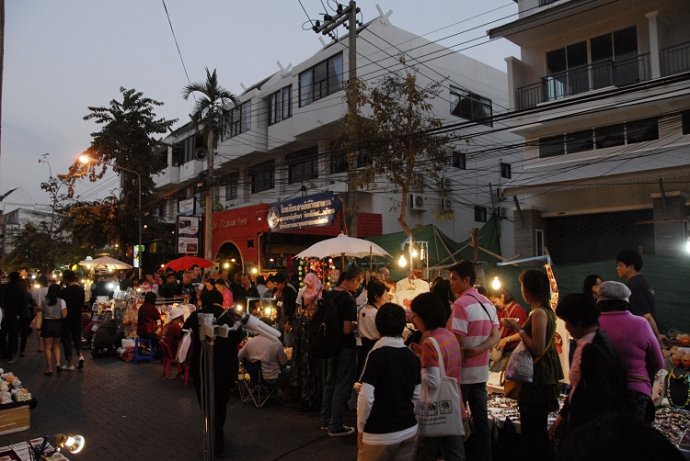 清迈星期日最大的夜市,清迈最大的露天夜市
