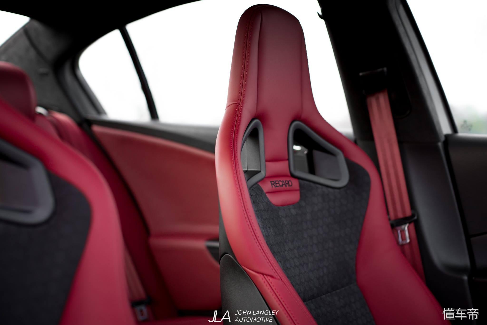 虽然手动挡让人着迷，但是这辆迈腾的轮毂让洗车工抓狂！