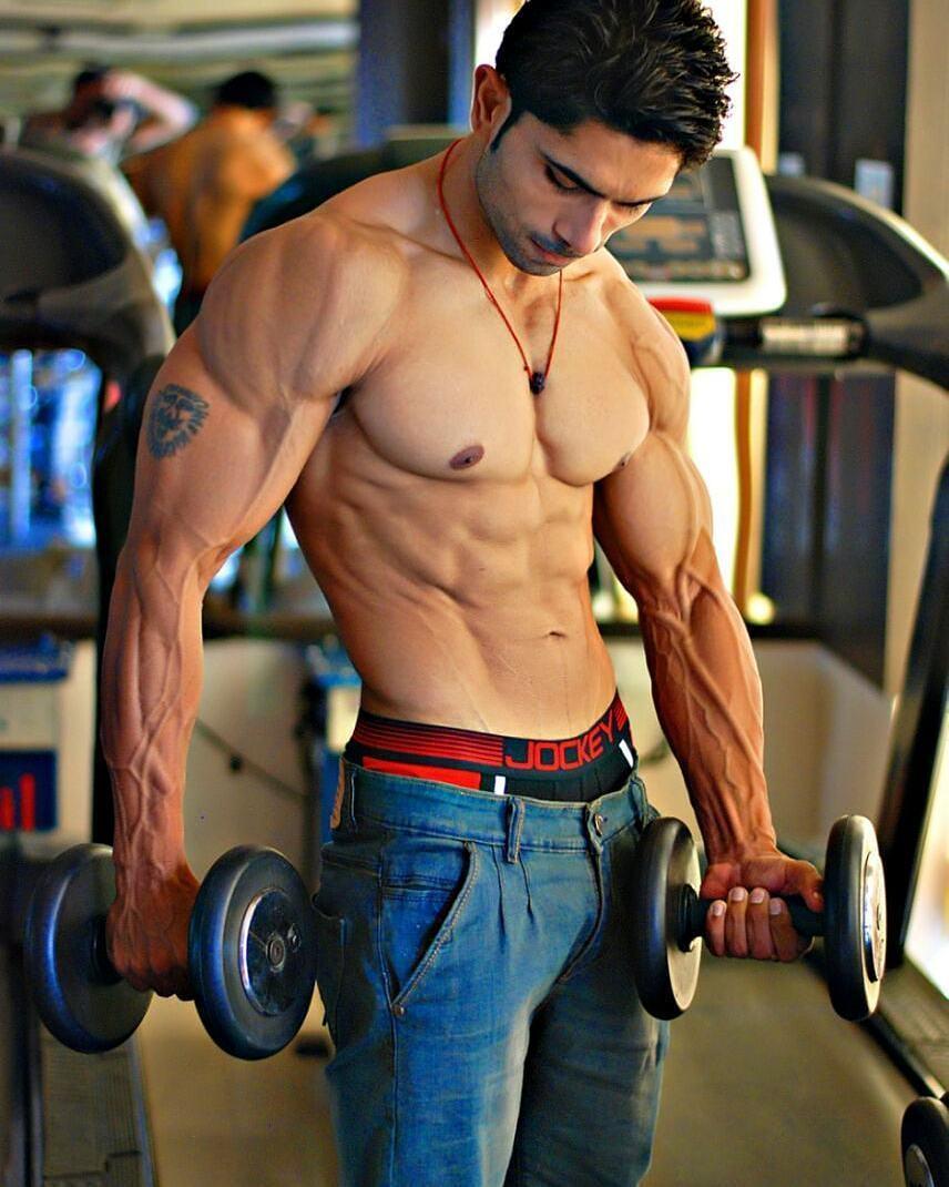 双杠臂屈伸十大禁忌,双杠臂屈伸易犯毛病