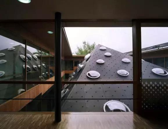 在家里闷骚，去上班腻歪，大千世界，到底哪里才是世外桃源？