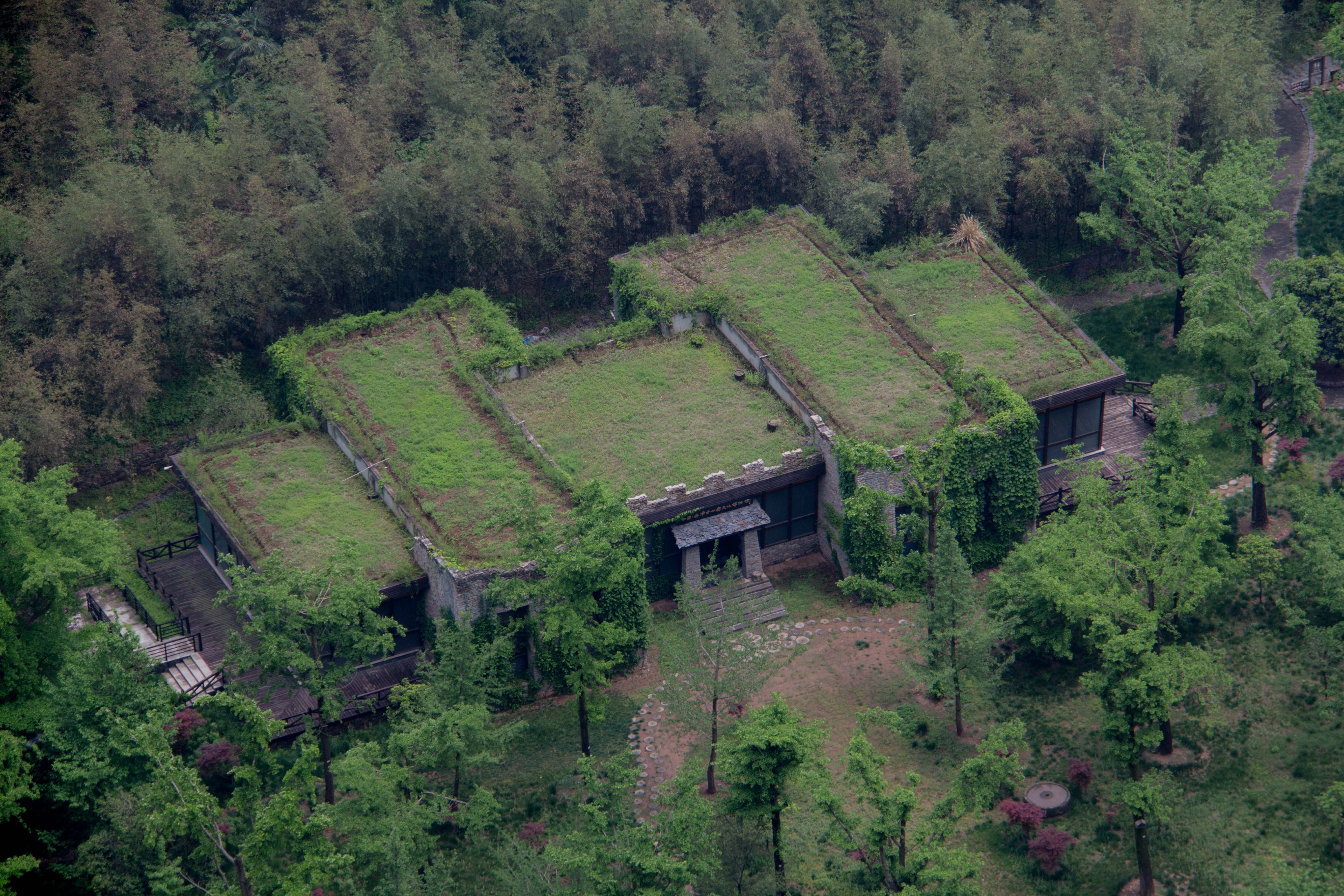 石牛寨悬崖飞拉达,南漳春秋寨滑索多少钱