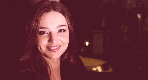 大饼脸女生剪什么样的刘海最好看,剪刘海变美