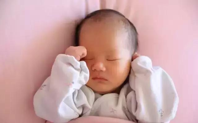 宝宝为什么睡得不踏实,宝宝为什么需要那么多睡眠