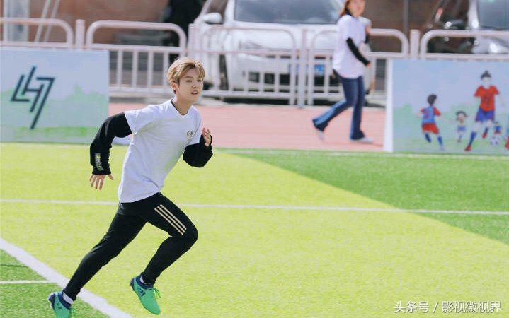 鹿晗19年曼联,鹿晗解说曼联vs莱斯特城完整