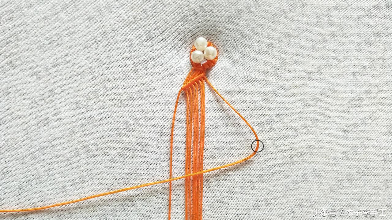 红绳编手链教程简单好看,用一根细红绳编简单手链