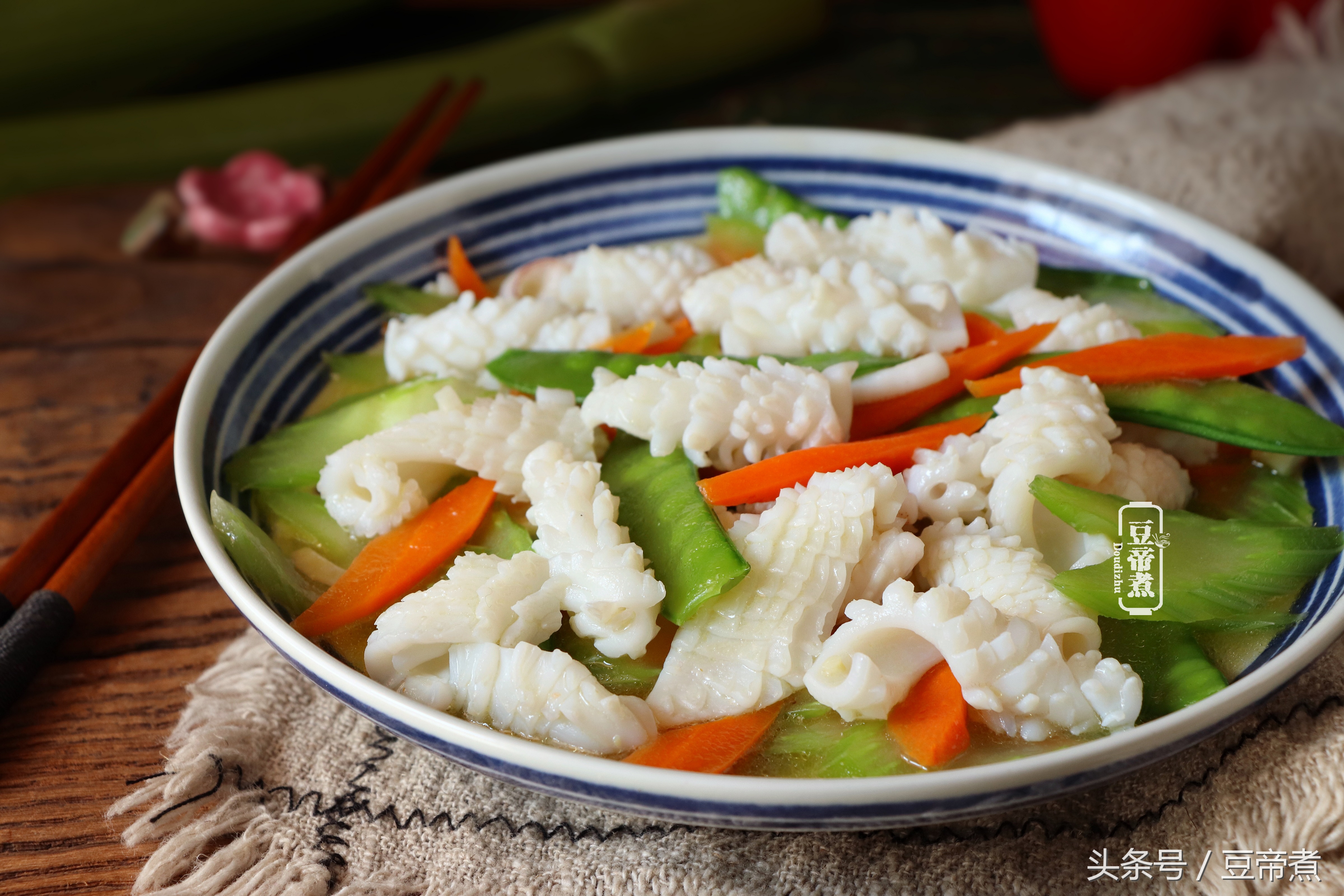 鱿鱼三种新款花刀切法记得收藏,鱿鱼怎么切花刀才卷得漂亮