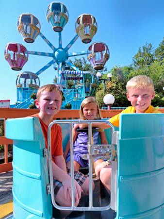 游乐园项目英文，玩过山车的“玩”是play么