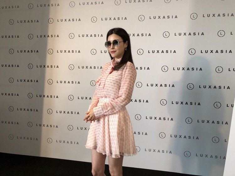 收藏了多达53副！穆熙妍传授挑墨镜心得，还暗道吴亦凡过时