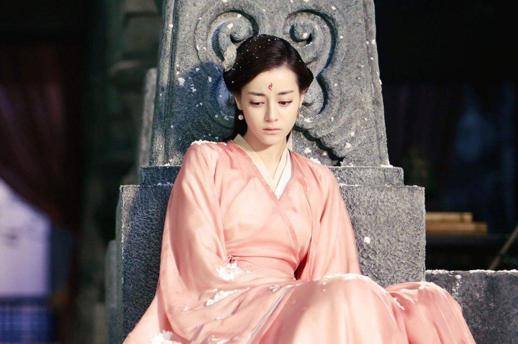 迪丽热巴烈火如歌时期,迪丽热巴白衣撑伞烈火如歌