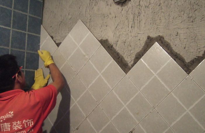 贴瓷砖的时候注意这3点，就知道泥工师傅手艺好不好