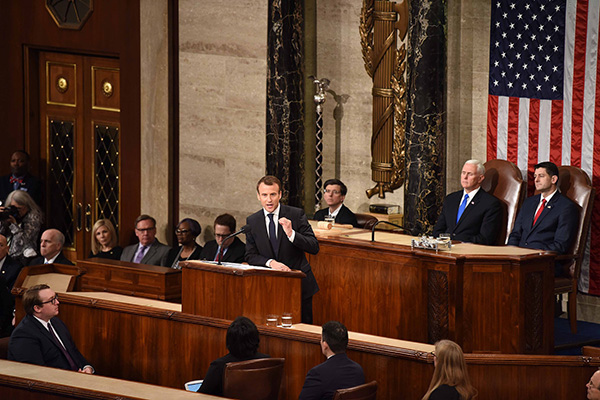 晨看*疆新**｜五一高速小型客车免费通行，*疆新**4300吨铁路桥转体对接