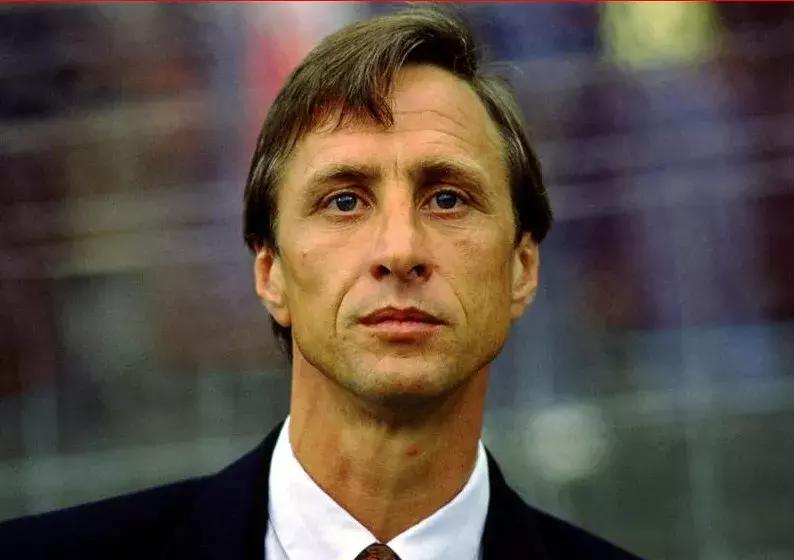 巴萨教父克鲁伊夫去世,巴萨致敬克鲁伊夫