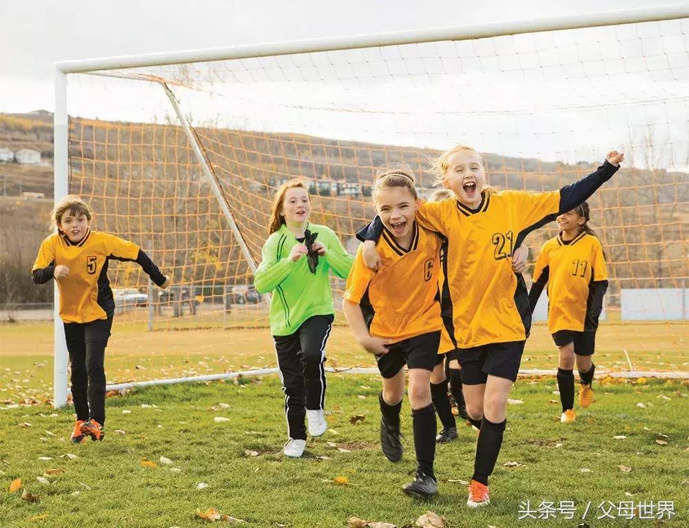 从小踢足球会导致o型腿吗,小孩学足球会是o型腿吗