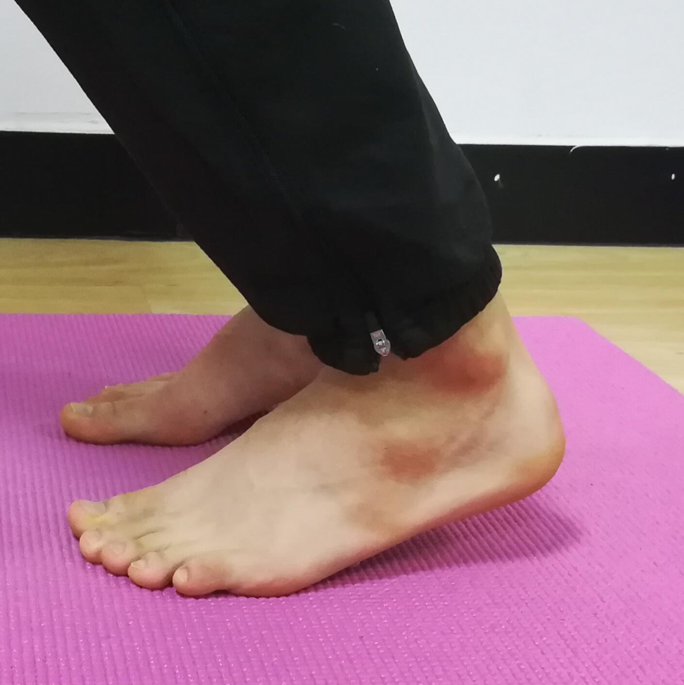 初学者不知道怎么进入下犬式？看这里吧（详细教程）