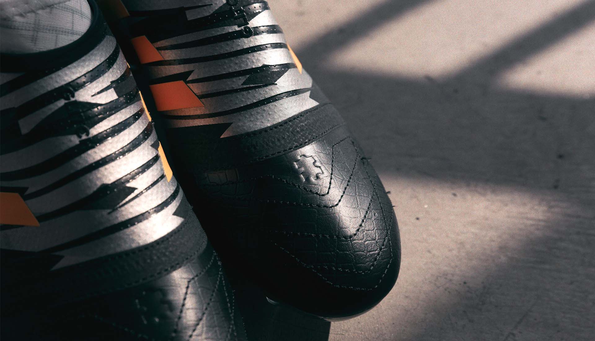 阿迪达斯雨靴测评,阿迪达斯足球鞋glitch