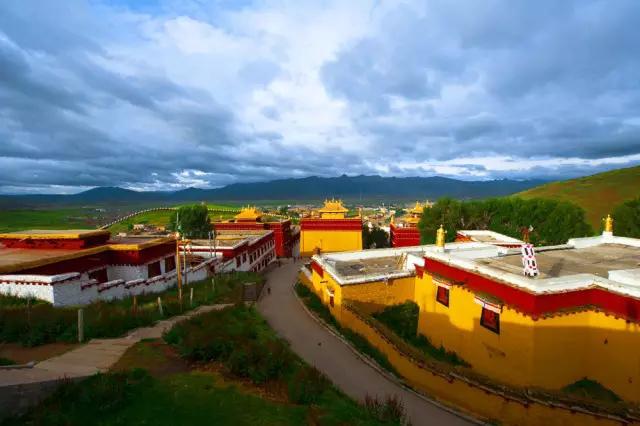 小镇如歌，且听风吟，大研、独克宗、理塘……