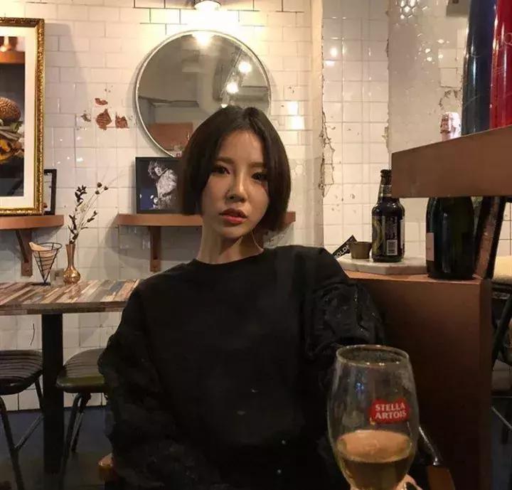 适合圆脸的短发烫发造型最新款,适合圆脸的短发胖女孩