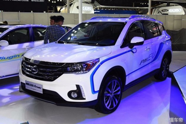 丰田终于火了三厢版登场,丰田phev插电式混合动力