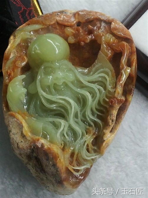 岫玉雕刻的大玉璧摆件简介图片,岫玉雕刻玉马摆件价格