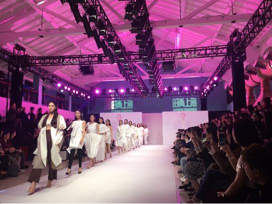 中国大学生模特服装大赛决赛,服装设计大赛现场裁剪