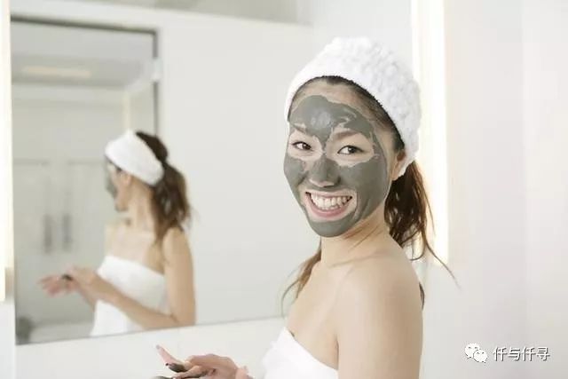 用完车祸女介绍的眼线同品牌粉底，要用9款泥膜做深层清洁才足够