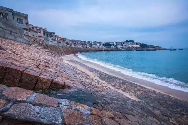 离厦门200公里的城市,离厦门十来分钟的小城