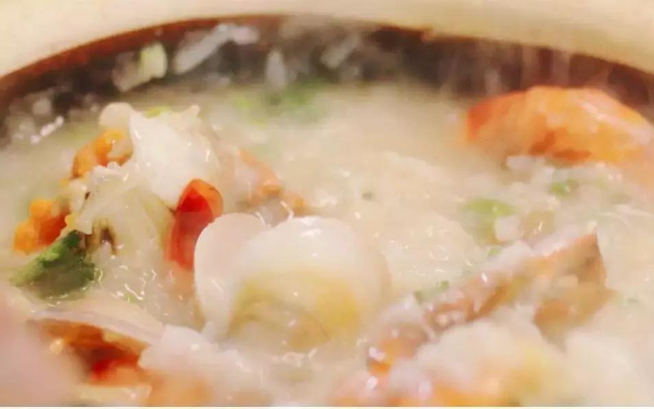 一碗螺蛳粉爱上一座城,一碗螺蛳粉只吃一半