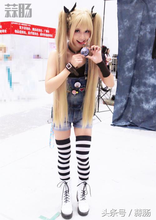 漫展coser小姐姐对粉丝的暖心瞬间,漫展cos摆动作甜妹