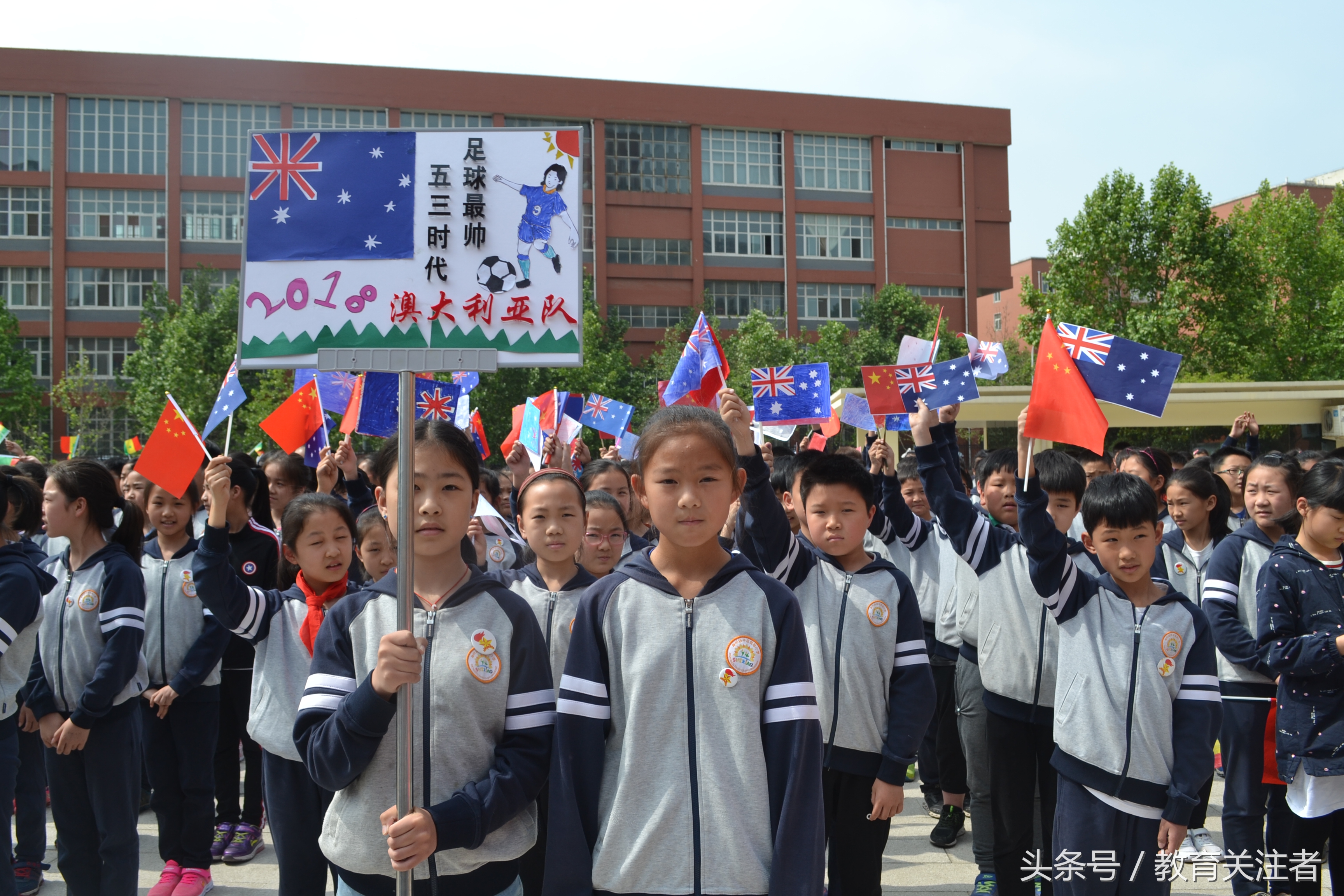 郑州经开区艺术小学足球队,郑州大学路小学足球开幕式