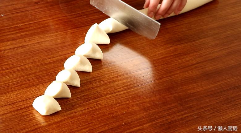 用面粉油条类各种美食的家常做法,自制小葱油条家常做法