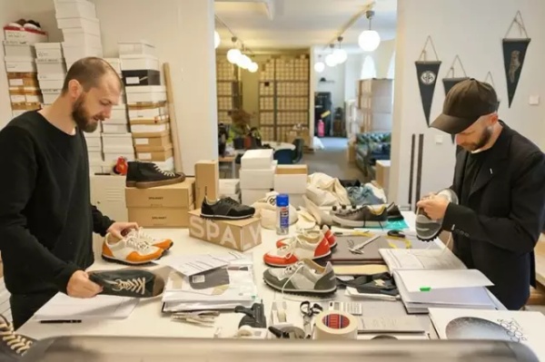 夏日必备大牌帆布鞋时髦又百搭,基础款帆布鞋春夏简约百搭