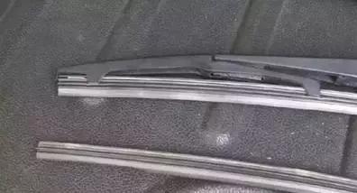 雨刮器向上刮异响怎么回事,雨刮器刮玻璃异响解决方法