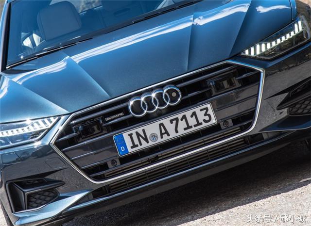 奥迪20款a72.0t和奔驰cls对比,奥迪a7与奔驰cls谁更胜一筹