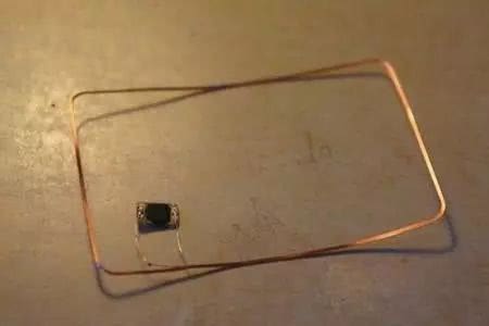 卡跟手机放一起会消磁吗,磁铁放一块会消磁吗