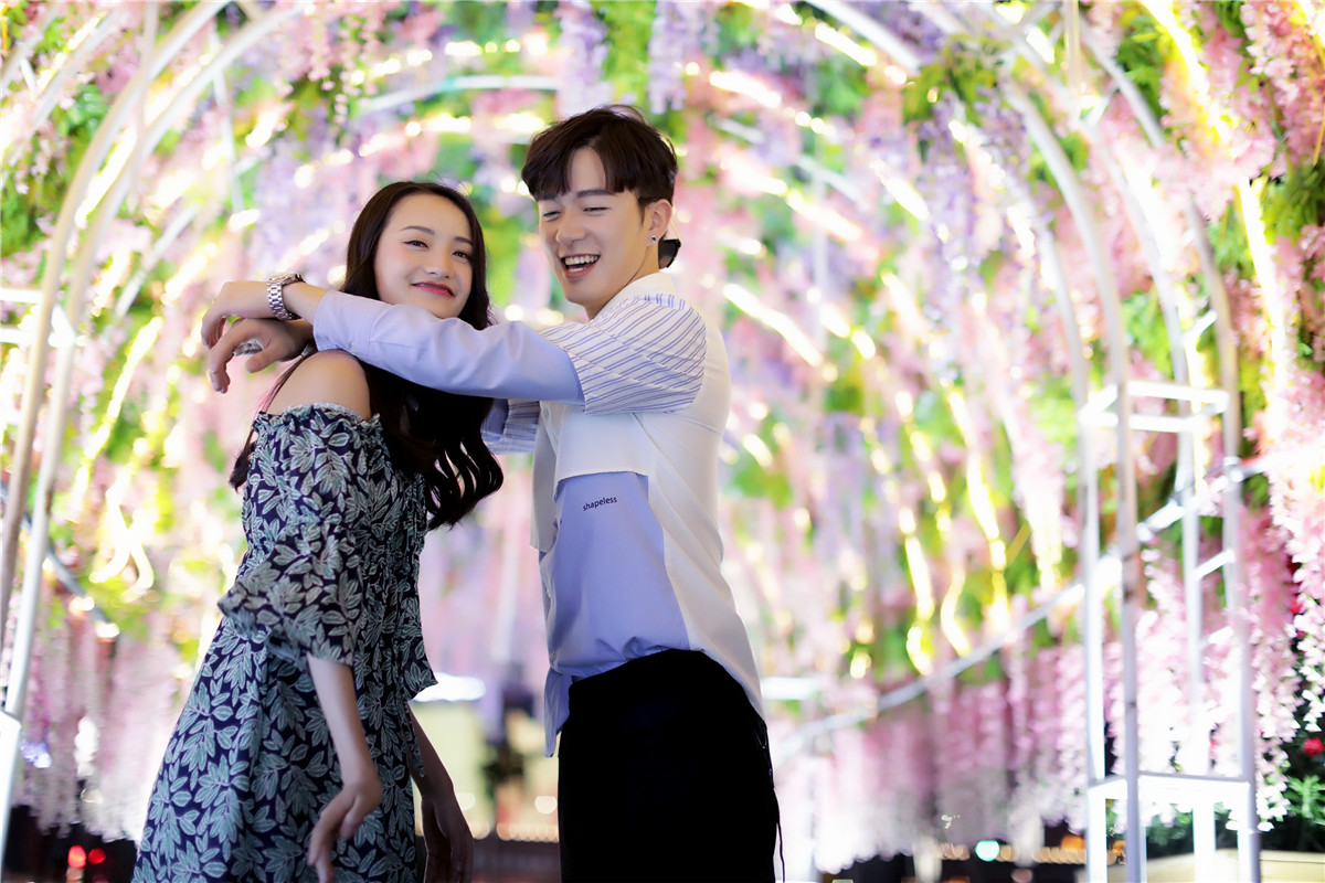 重庆小情侣秀恩爱,重庆小情侣旅游