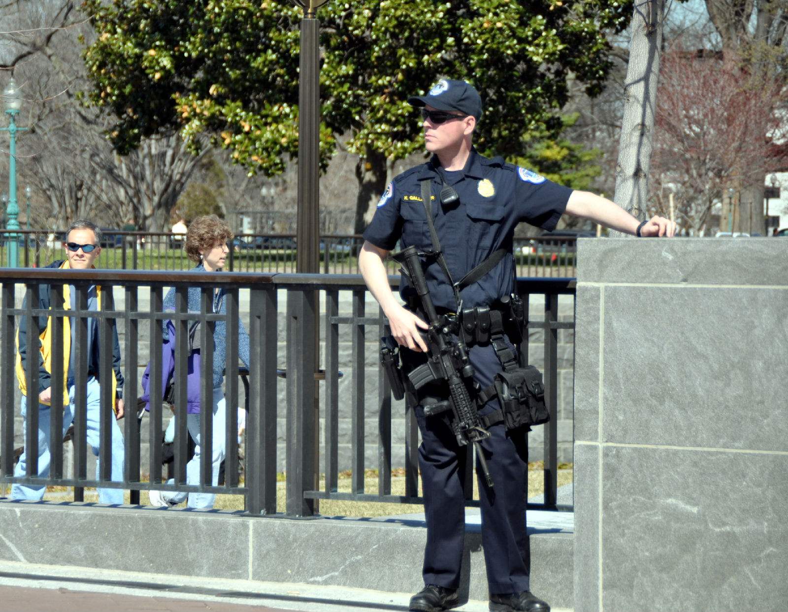 美国警察和美国军人哪个权力更大,美国fbi权力有多大