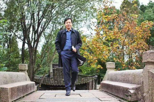 小米雷军穿衣风格变化,从仙桃走向世界的青涩少年雷军