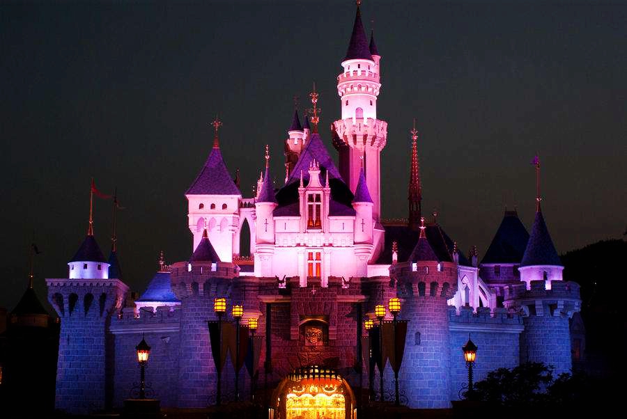 香港迪士尼，有得睇有得玩，被誉为“最好玩的乐园”