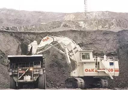 目前世界上最大的小型挖掘机,世界上最小900斤挖掘机