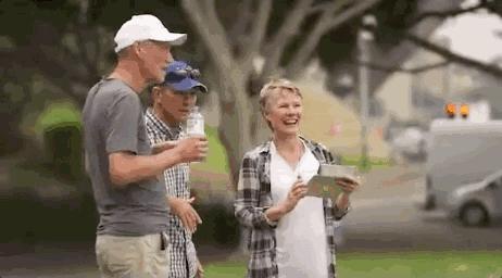 中国姑娘汉服惊呆外国人视频,中国姑娘在国外街头穿汉服惊艳了