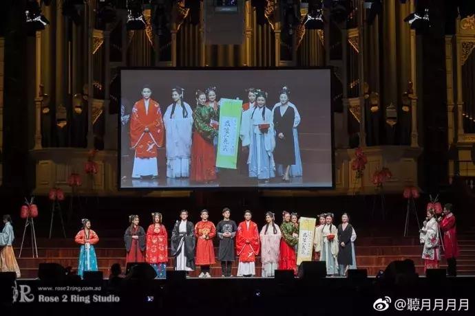 中国姑娘汉服惊呆外国人视频,中国姑娘在国外街头穿汉服惊艳了