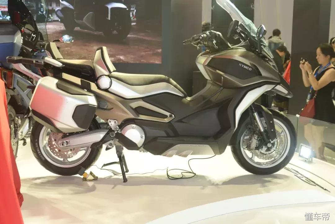 光阳发布动丽150、AnyLike150、2018款K-Rider400，领衔上海摩展