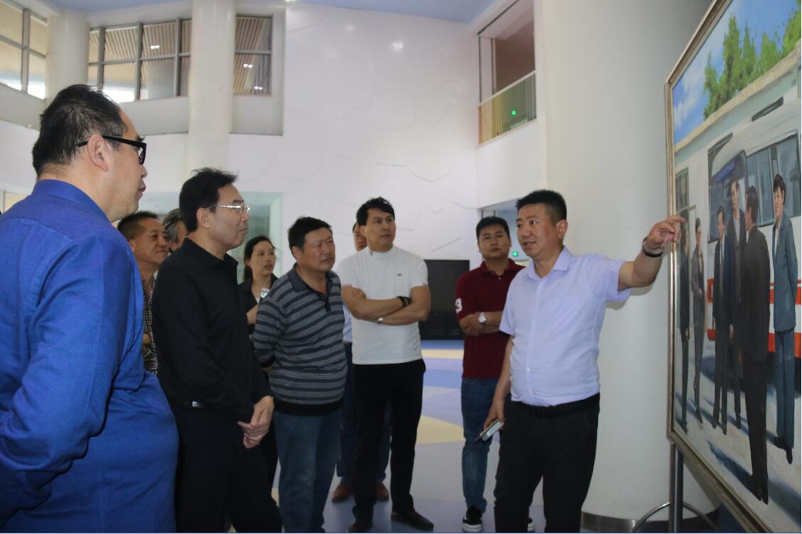 北京演艺专修学院*党**总支组织*党**员干部到西柏坡参观学习