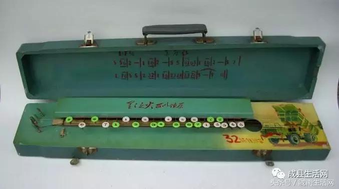 老汉弹凤凰琴,山东大爷弹凤凰琴