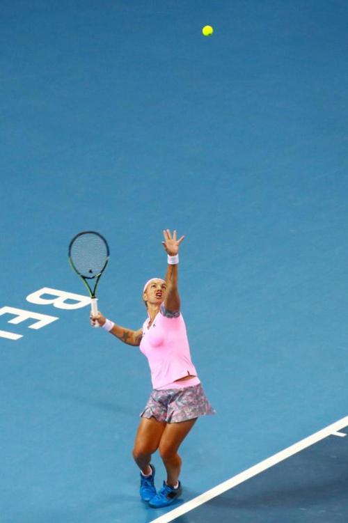 佳能新款全画幅专业微单eosr,佳能全画幅微单eosr5